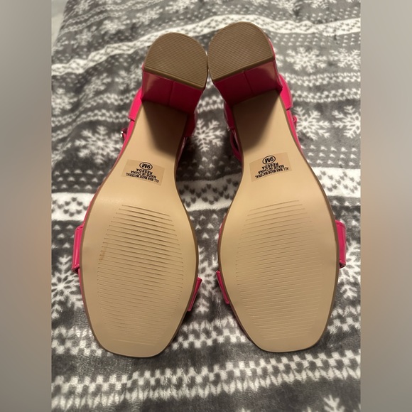 Pink heels! Never worn!!! So cute! - Picture 3 of 4